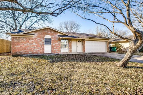 700 Kings Row, Denton, TX, 76209-8426 | Card Image