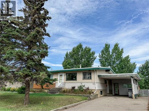 1532 113 Ave, Dawson Creek, BC, V1G2Z5 | Card Image