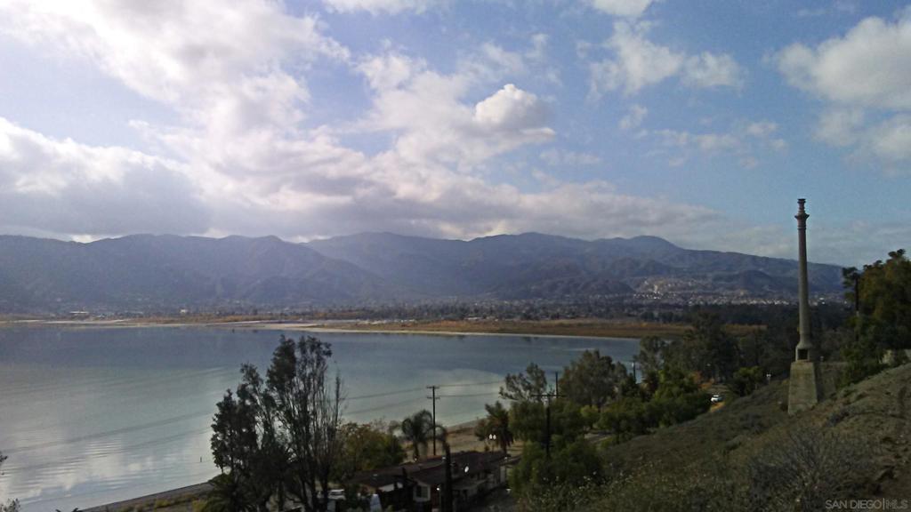 Land in Lake Elsinore
