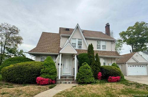 1-1 Allen St, Lynbrook, NY, 11563-1901 | Card Image