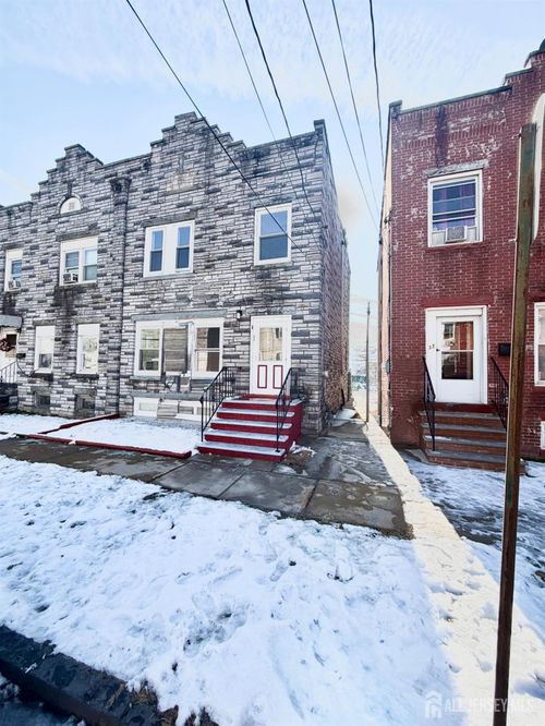 31 Chrome Ave, Carteret, NJ, 07008-3401 | Card Image