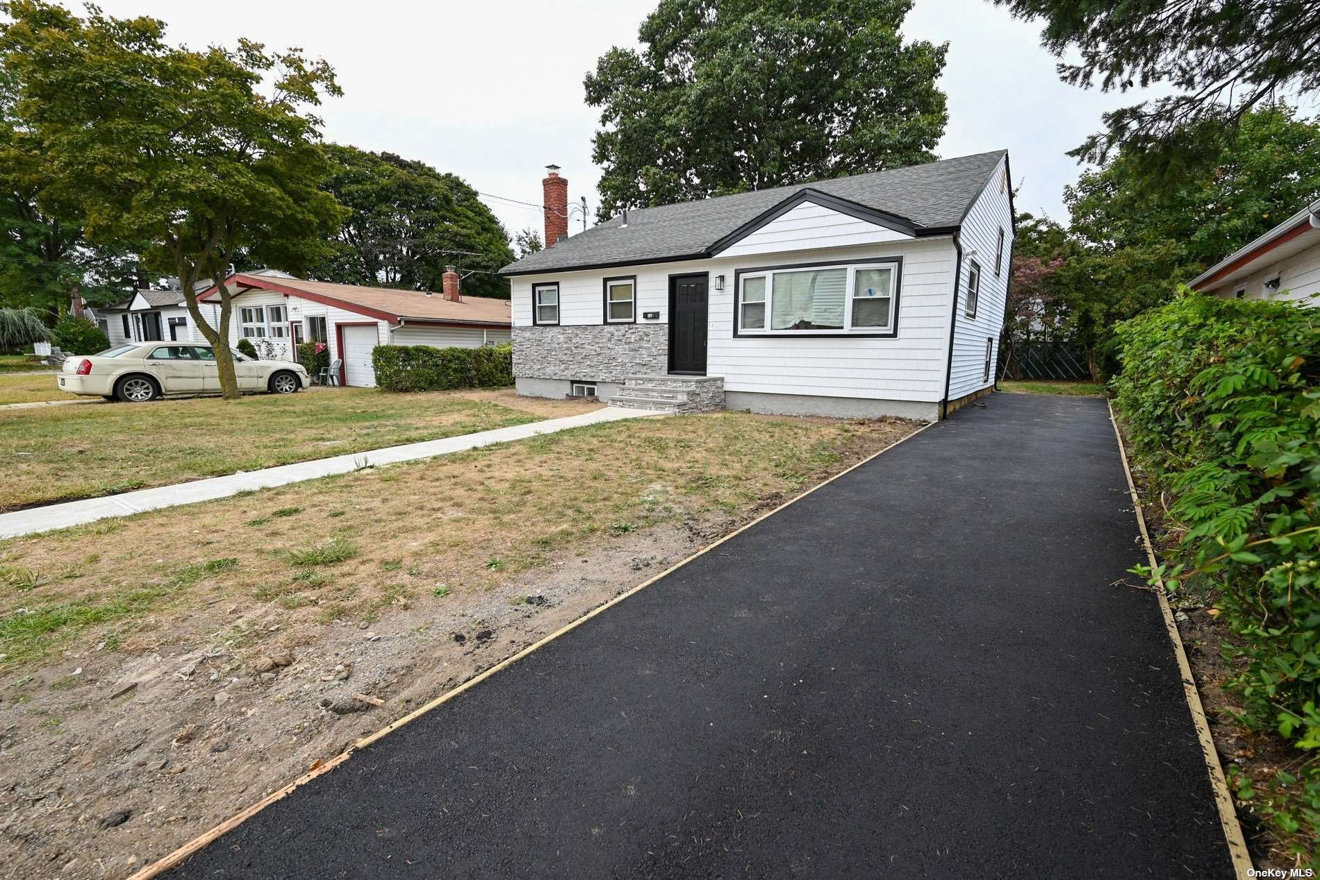 New York Ave, Westbury, NY 11590