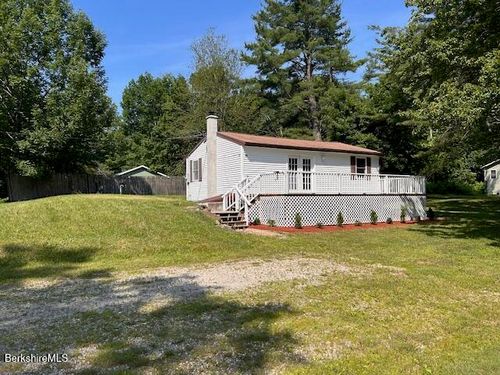 40 Dragon Way, Becket, MA, 01223-3557 | Card Image