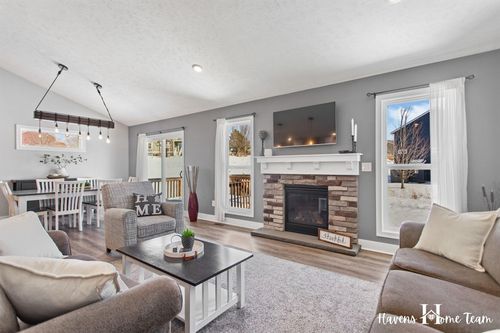 18-2698 Red Bud Dr, Zeeland, MI, 49464-8221 | Card Image