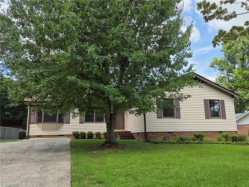 1426 Brookdale Dr, Asheboro, NC, 27205-7110 | Card Image