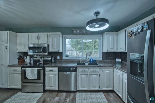 329 Wyandotte Rd, Hoyt Lakes, MN, 55750-1229 | Card Image