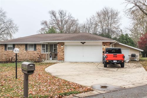 7 Mitchell Ave, Mattoon, IL, 61938-9364 | Card Image