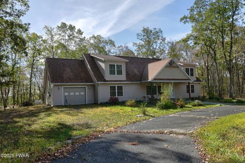 226 Well Rd, Greeley, PA, 18425-9752 | Card Image