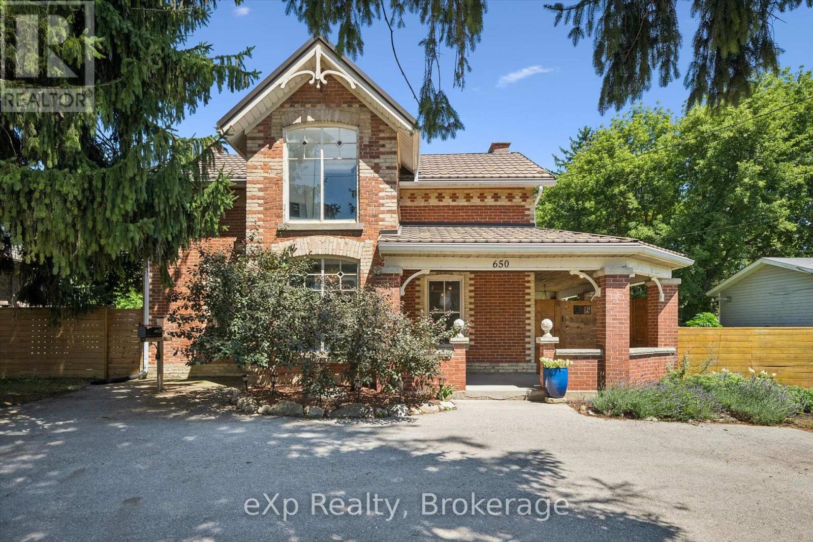 Residential in Centre Wellington (Fergus)