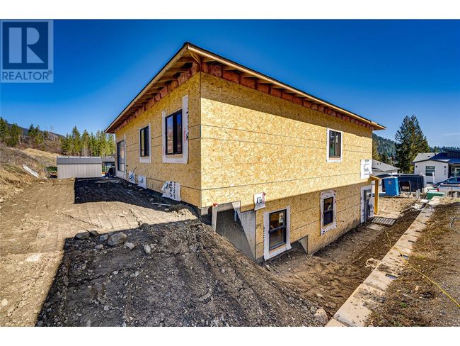 2736 Cedar Ridge St, House other with 6 bedrooms, 3 bathrooms and 4 parking in Lumby BC | Image 5