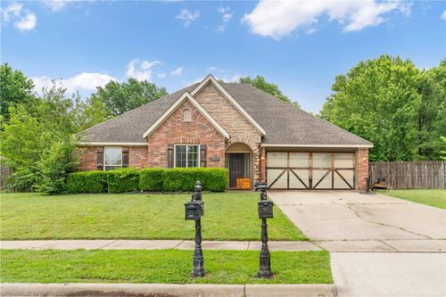 1464 N Corsica Dr, Fayetteville, AR, 72704-6167 | Card Image
