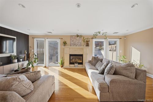 141-16 11th Ave, Whitestone, NY, 11357-2304 | Card Image