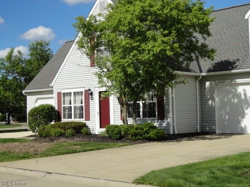 32-24690 Thicket Ln, Olmsted Falls, OH, 44138-2353 | Card Image