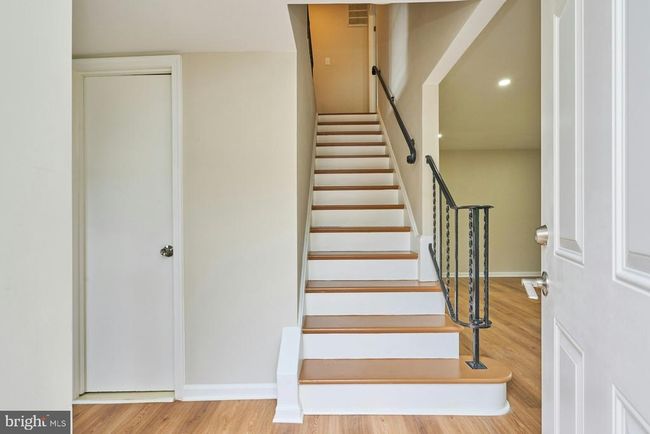 8321 Irongate Way, Townhouse with 3 bedrooms, 3 bathrooms and null parking in MANASSAS VA | Image 5
