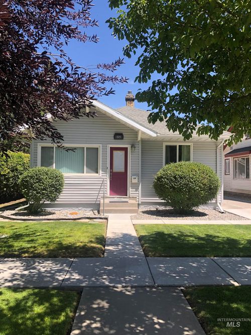 325 6th Ave E, Twin Falls, ID, 83301-6537 | Card Image