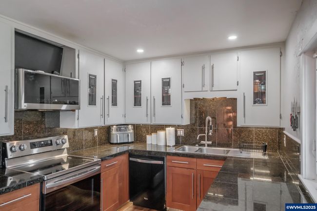 409 28 Th Ave Se, House other with 3 bedrooms, 2 bathrooms and null parking in Albany OR | Image 17
