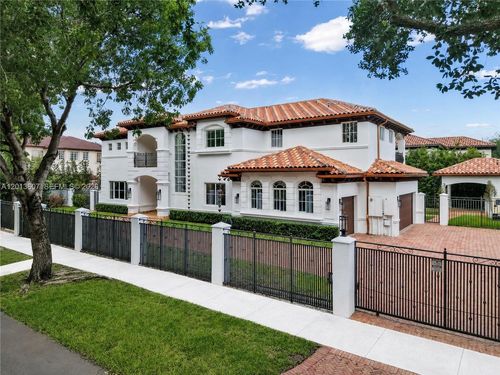 16763 Nw 77th Path, Miami Lakes, FL, 33016-8458 | Card Image