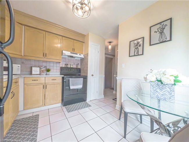 19 - 18 Barry St, Townhouse with 3 bedrooms, 2 bathrooms and 1 parking in Saint Catharines ON | Image 8
