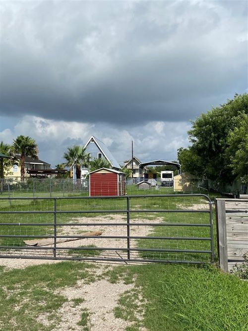 226 12th Street, Dickinson, TX, 77539 | Card Image