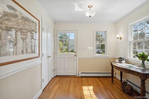 75 Oakdale Ln, Roslyn Heights, NY, 11577-1534 | Card Image