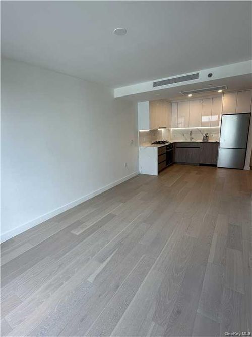 520-144-49 Northern Blvd, Flushing, NY, 11354-4230 | Card Image