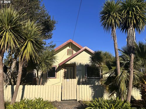 1335 7th St, Florence, OR, 97439-7390 | Card Image