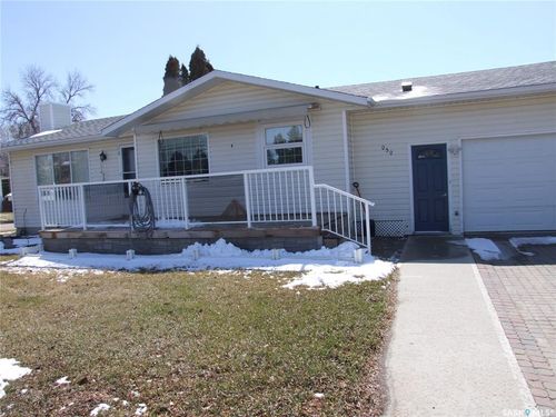 232 5th Street W, Leader, SK, S0N1H0 | Card Image