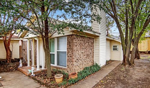 2807 Woodmont Trl, Fort Worth, TX, 76133-4364 | Card Image
