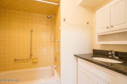 11 Western Reach, Red Bank, NJ, 07701-5434 | Card Image