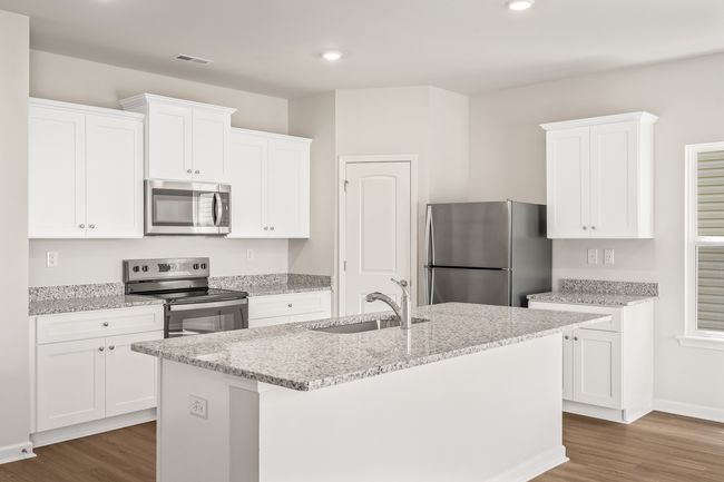 2040 Lala Loop, House other with 4 bedrooms, 3 bathrooms and 2 parking in White Bluff TN | Image 6