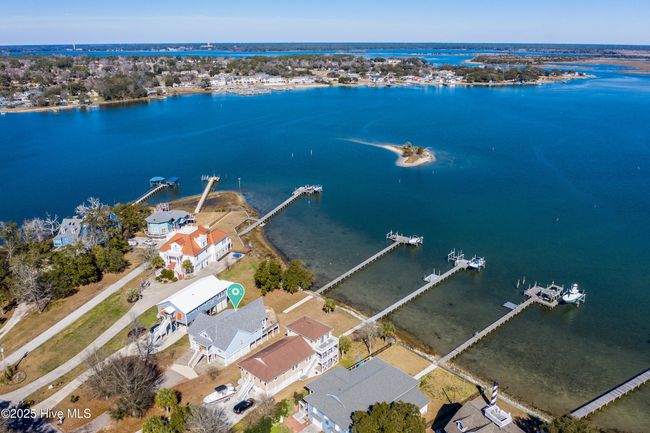 943 Chadwick Shores Dr, House other with 4 bedrooms, 4 bathrooms and null parking in Sneads Ferry NC | Image 63