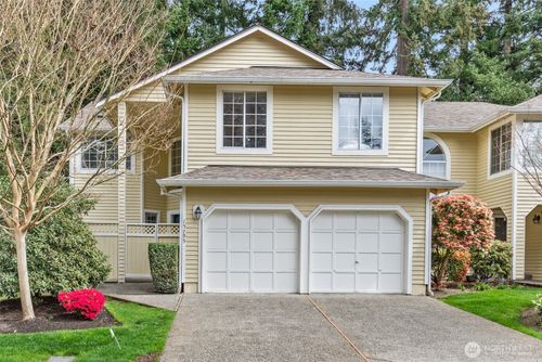 7-15795 Northup Way, Bellevue, WA, 98008-2555 | Card Image