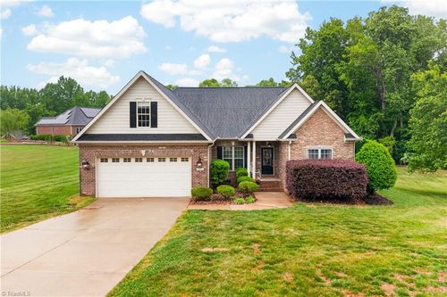 3074 Beeson Ct, Sophia, NC, 27350-8464 | Card Image