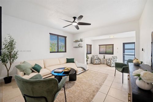 944 Sw 10th Ave, Miami, FL, 33130-3616 | Card Image