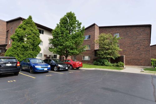 301-650 Perrie Dr, Elk Grove Village, IL, 60007-1821 | Card Image
