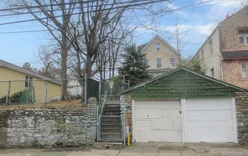 3963 Duryea Ave, Bronx, NY, 10466-2428 | Card Image
