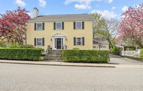 60 Ayrault St, Newport, RI, 02840-2728 | Card Image