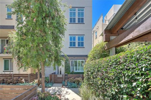2132 Evans Way, Costa Mesa, CA, 92627-5828 | Card Image