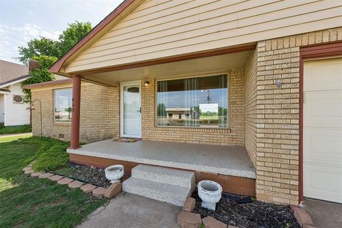 417 S Grand St, Crescent, OK, 73028-9111 | Card Image