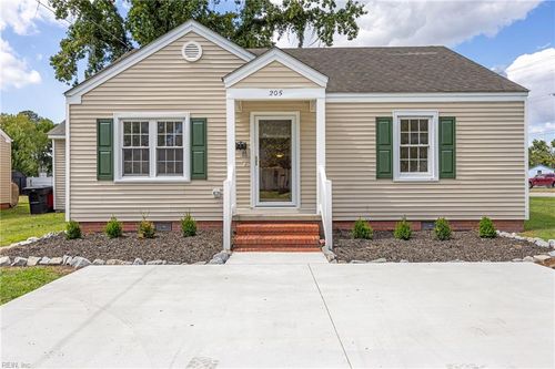 205 Simpson St, Elizabeth City, NC, 27909-4147 | Card Image
