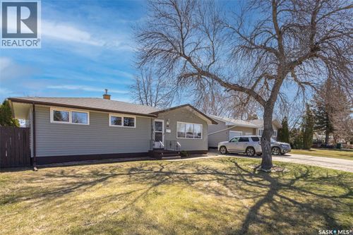 38 Morris Dr, Saskatoon, SK, S7L3T9 | Card Image
