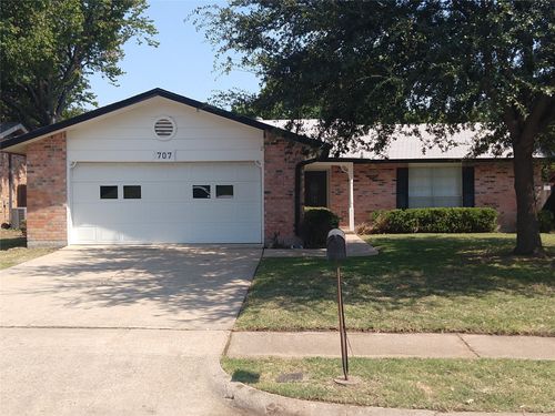 707 Cavendish Dr, Arlington, TX, 76014-2111 | Card Image