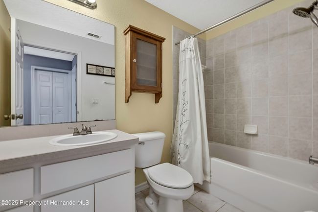 Guest bath | Image 37