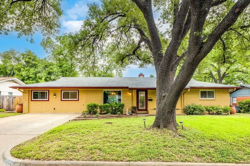3002 Stardust Dr, Austin, TX, 78757-2045 | Card Image
