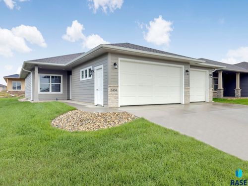 2404 E Brek St, Brandon, SD, 57005-6731 | Card Image