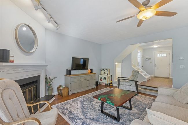 587 Thorncliffe Dr, Townhouse with 2 bedrooms, 3 bathrooms and 2 parking in Pittsburgh PA | Image 7