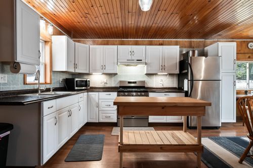 1420 E Side River Rd, Dummer, NH, 03588-5425 | Card Image