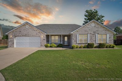 225 Se 15th Court, House other with 3 bedrooms, 2 bathrooms and null parking in Pryor OK | Image 1