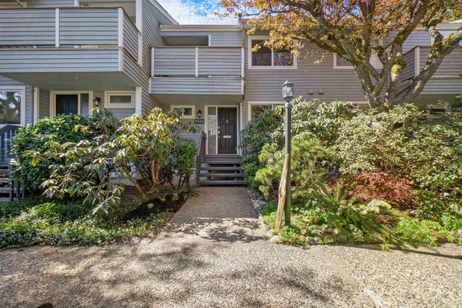 4605 Hoskins Road, Townhouse with 3 bedrooms, 2 bathrooms and 1 parking in North Vancouver BC | Image 1