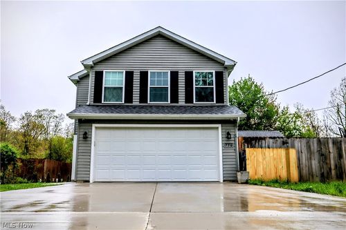 756 Hazelwood Dr, Vermilion, OH, 44089-2452 | Card Image